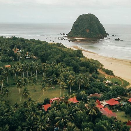 Mojosurf Camp Red Island Hotel Pasanggaran Екстериор снимка