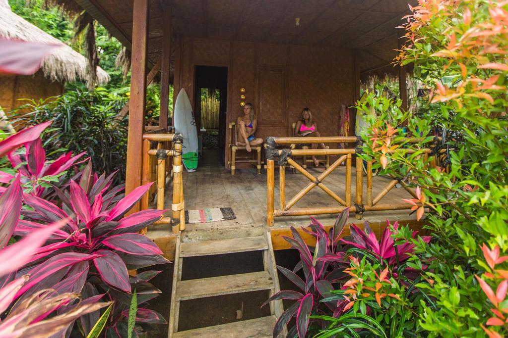 Mojosurf Camp Red Island Hotel Pasanggaran Екстериор снимка