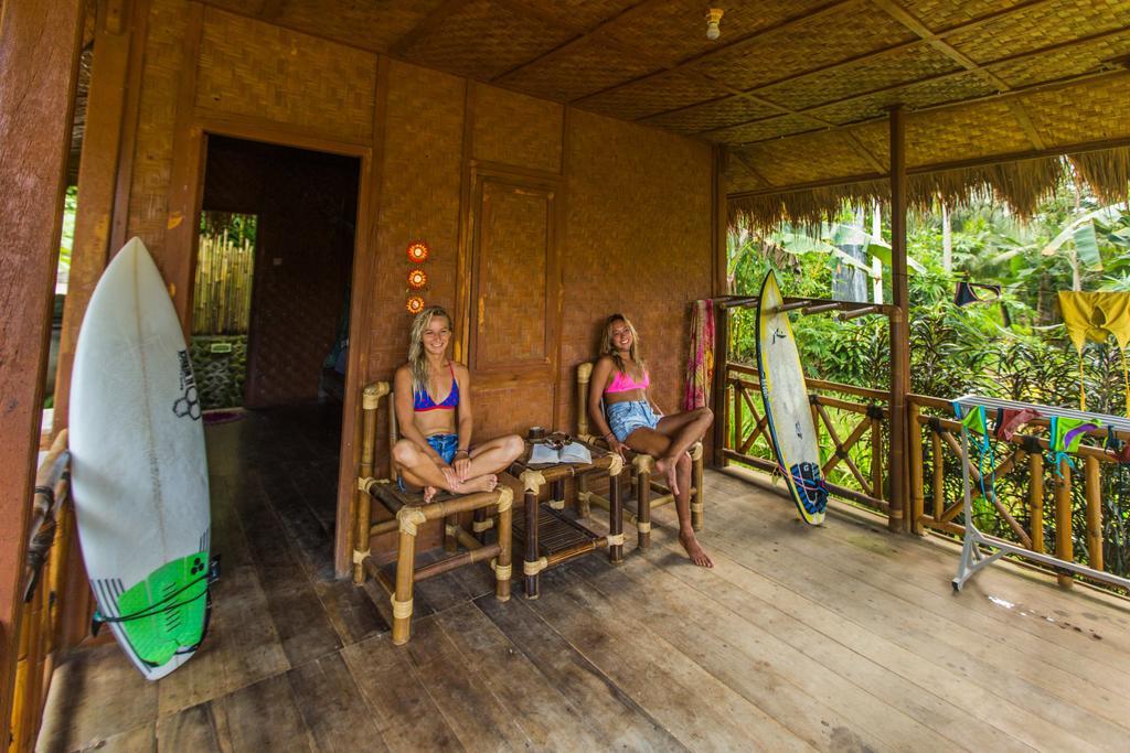 Mojosurf Camp Red Island Hotel Pasanggaran Екстериор снимка