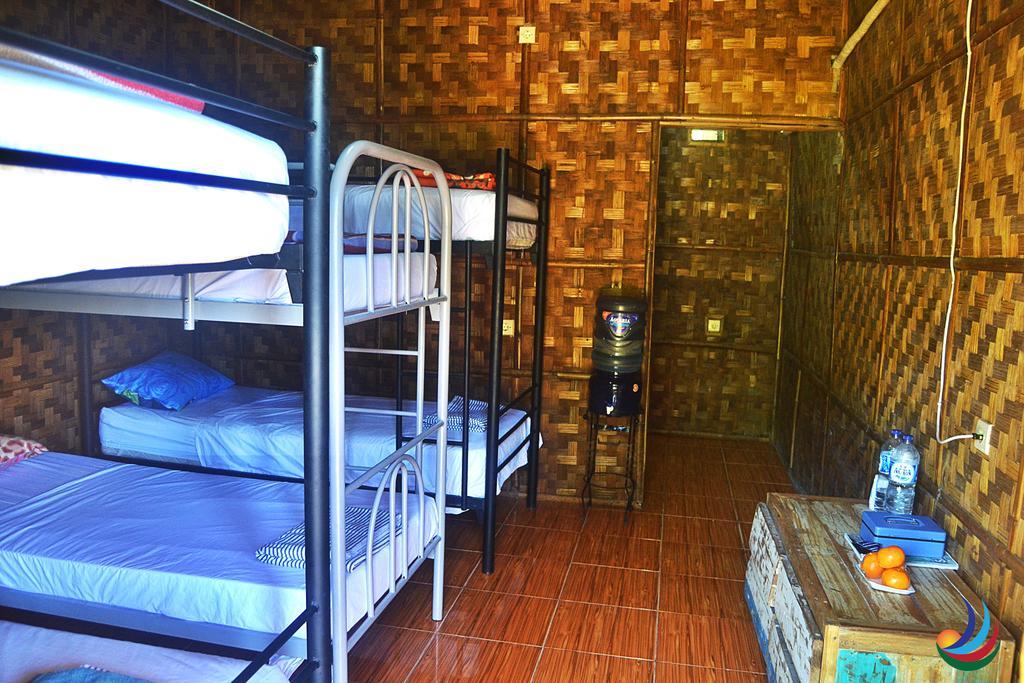 Mojosurf Camp Red Island Hotel Pasanggaran Екстериор снимка