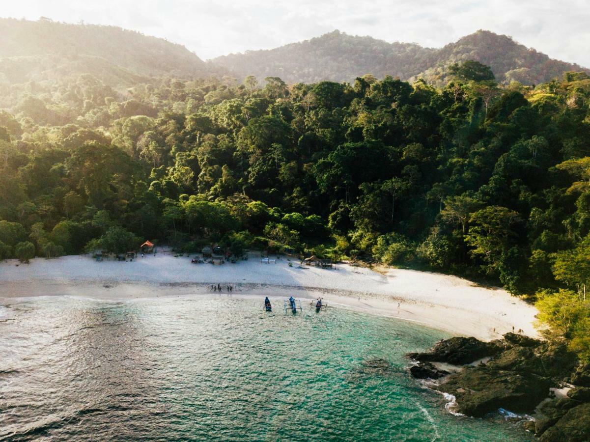 Mojosurf Camp Red Island Hotel Pasanggaran Екстериор снимка