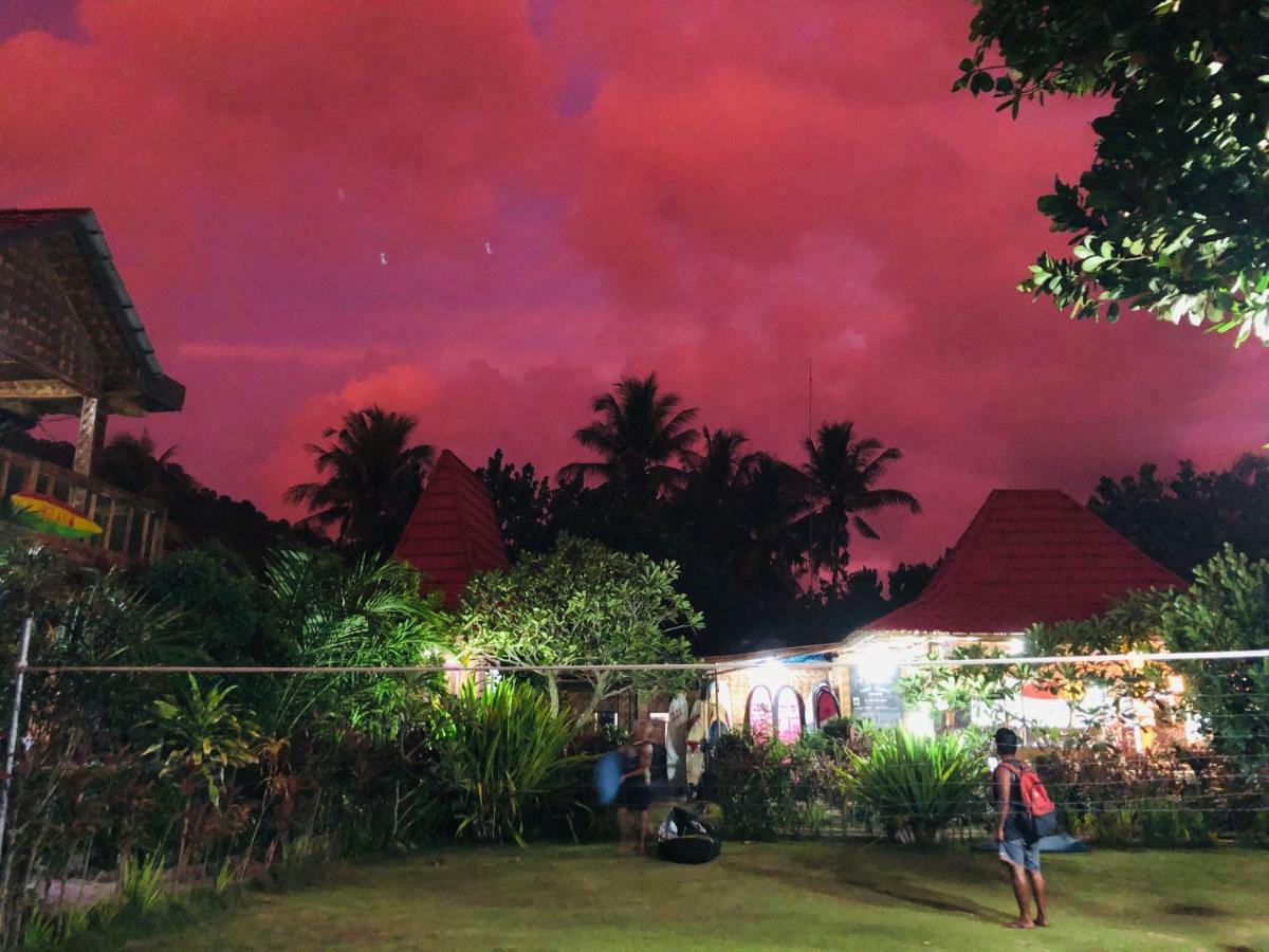 Mojosurf Camp Red Island Hotel Pasanggaran Екстериор снимка