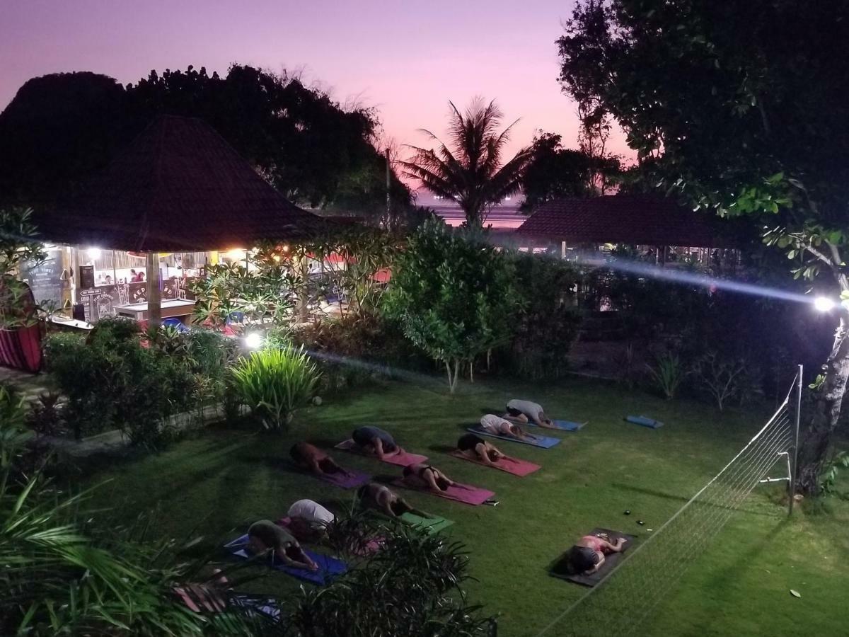 Mojosurf Camp Red Island Hotel Pasanggaran Екстериор снимка